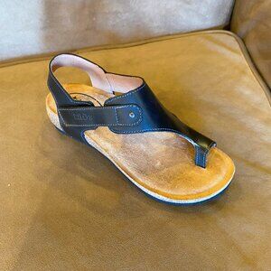 Taos Footwear Black and Tan Sandals